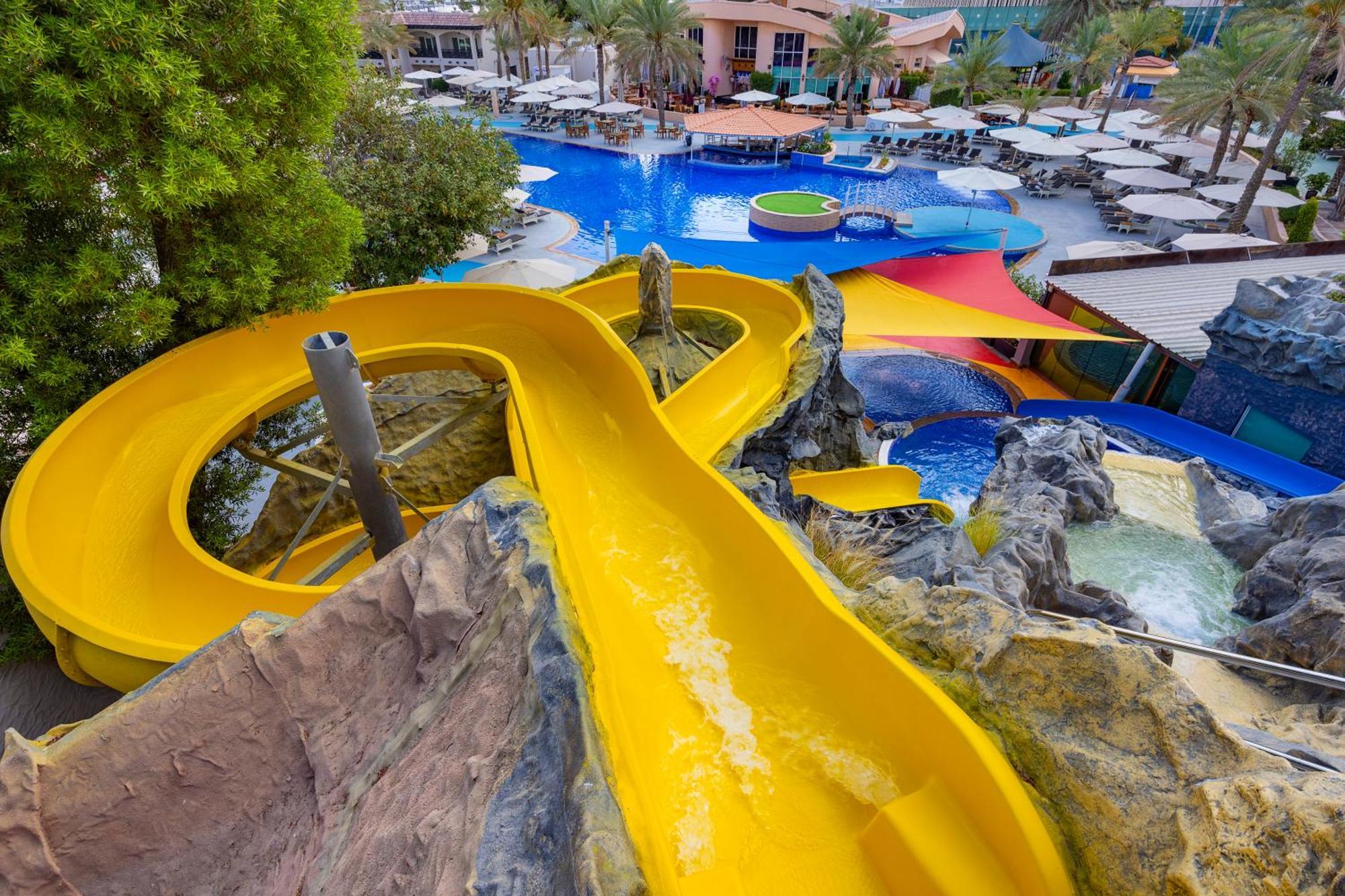 Al Habtoor Grand Resort, Autograph Collection Dubai Exterior foto The water park at the Atlantis Paradise Island resort