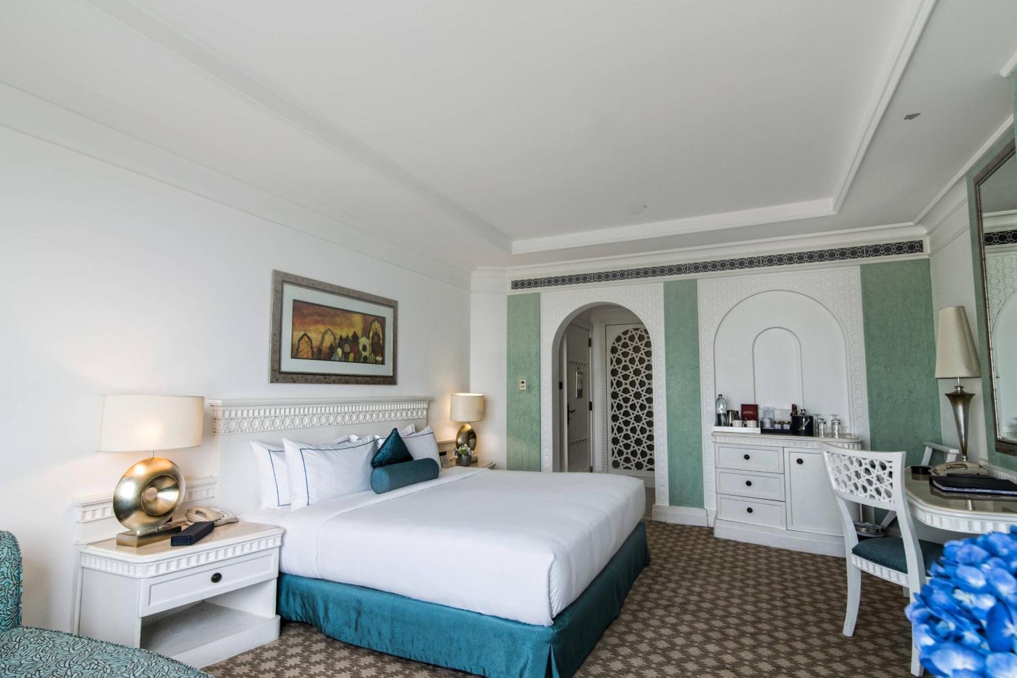 Al Habtoor Grand Resort, Autograph Collection Dubai Exterior foto A room at the Taj Bengal