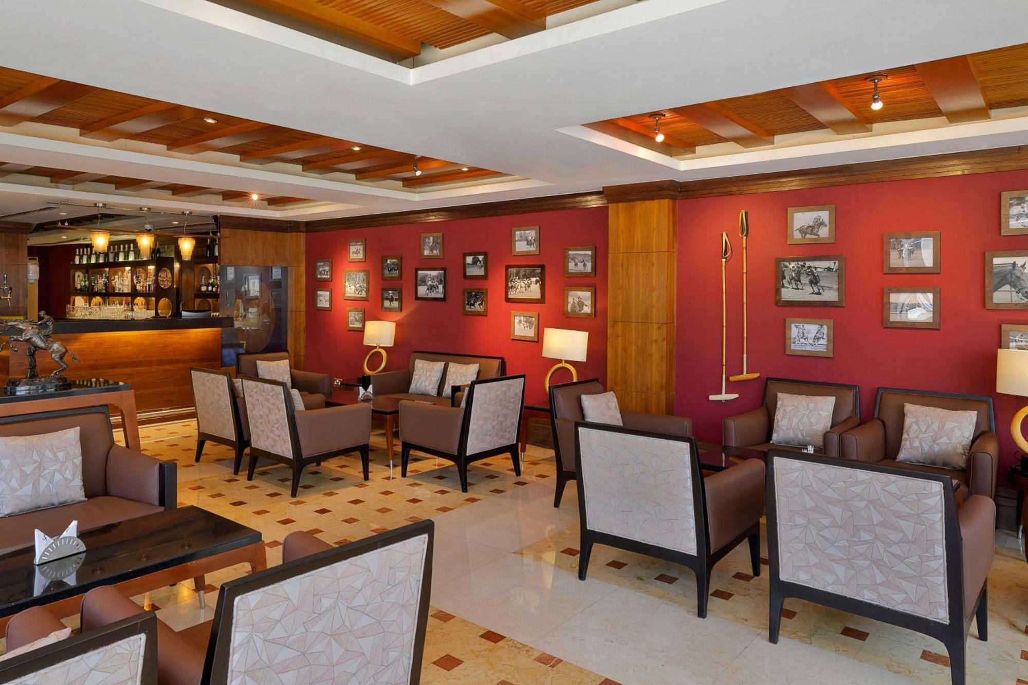 Al Habtoor Grand Resort, Autograph Collection Dubai Exterior foto The lounge at the airport