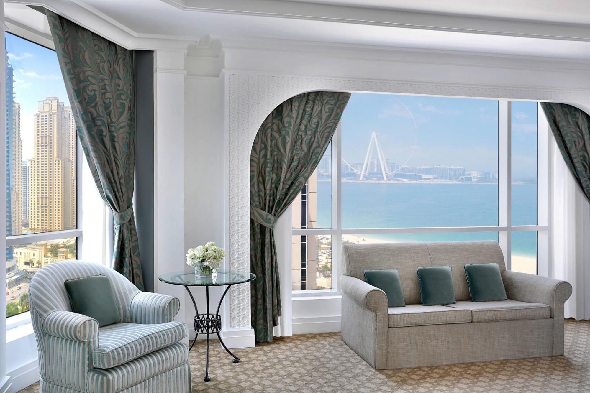 Al Habtoor Grand Resort, Autograph Collection Dubai Exterior foto A room at Jumeirah Beach Hotel