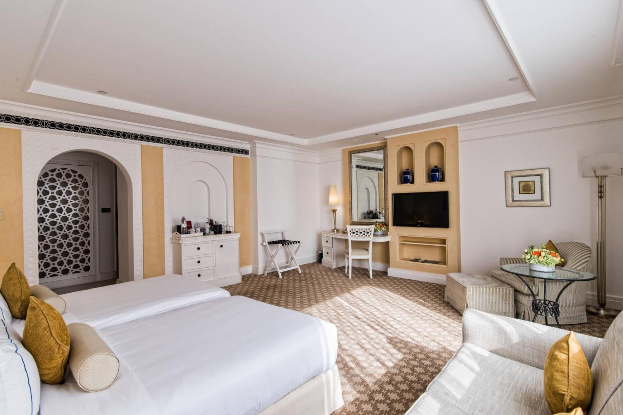 Al Habtoor Grand Resort, Autograph Collection Dubai Exterior foto A room at the Taj Mahal Palace