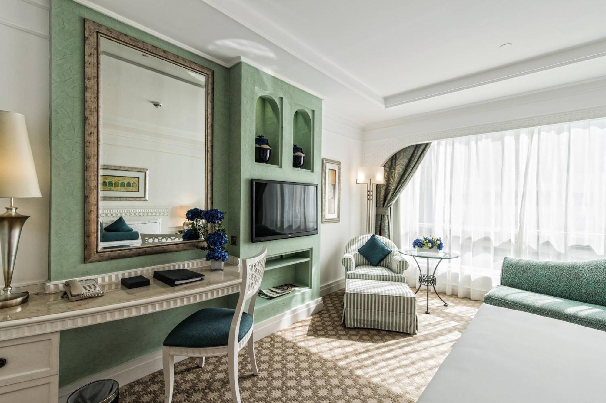 Al Habtoor Grand Resort, Autograph Collection Dubai Exterior foto A suite at the hotel