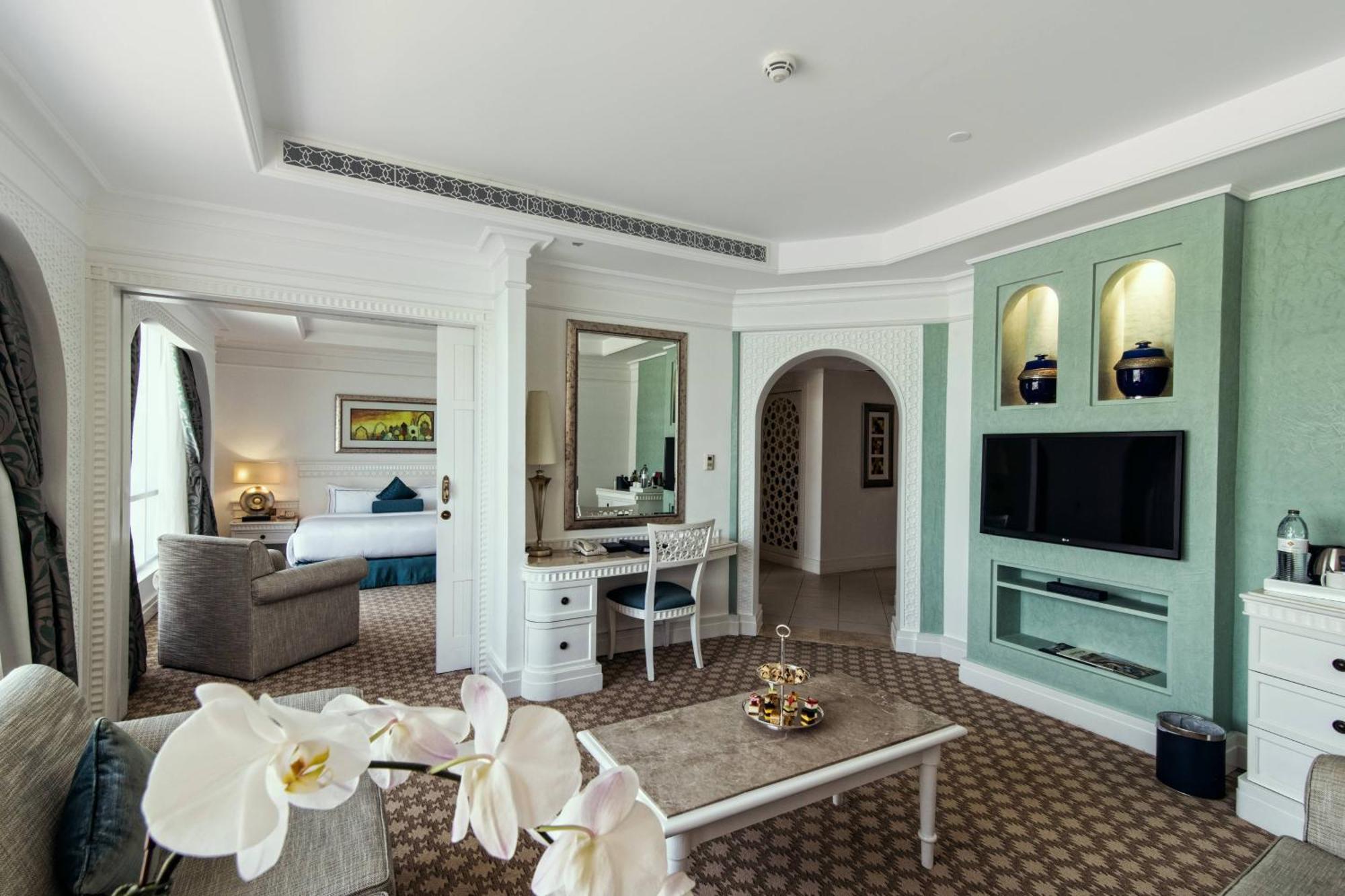 Al Habtoor Grand Resort, Autograph Collection Dubai Exterior foto A suite at the hotel